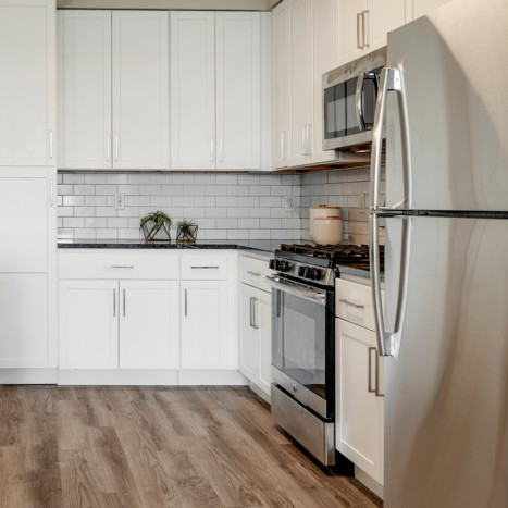 Kitchen Creekstone Village apartments in Pasadena, MD
